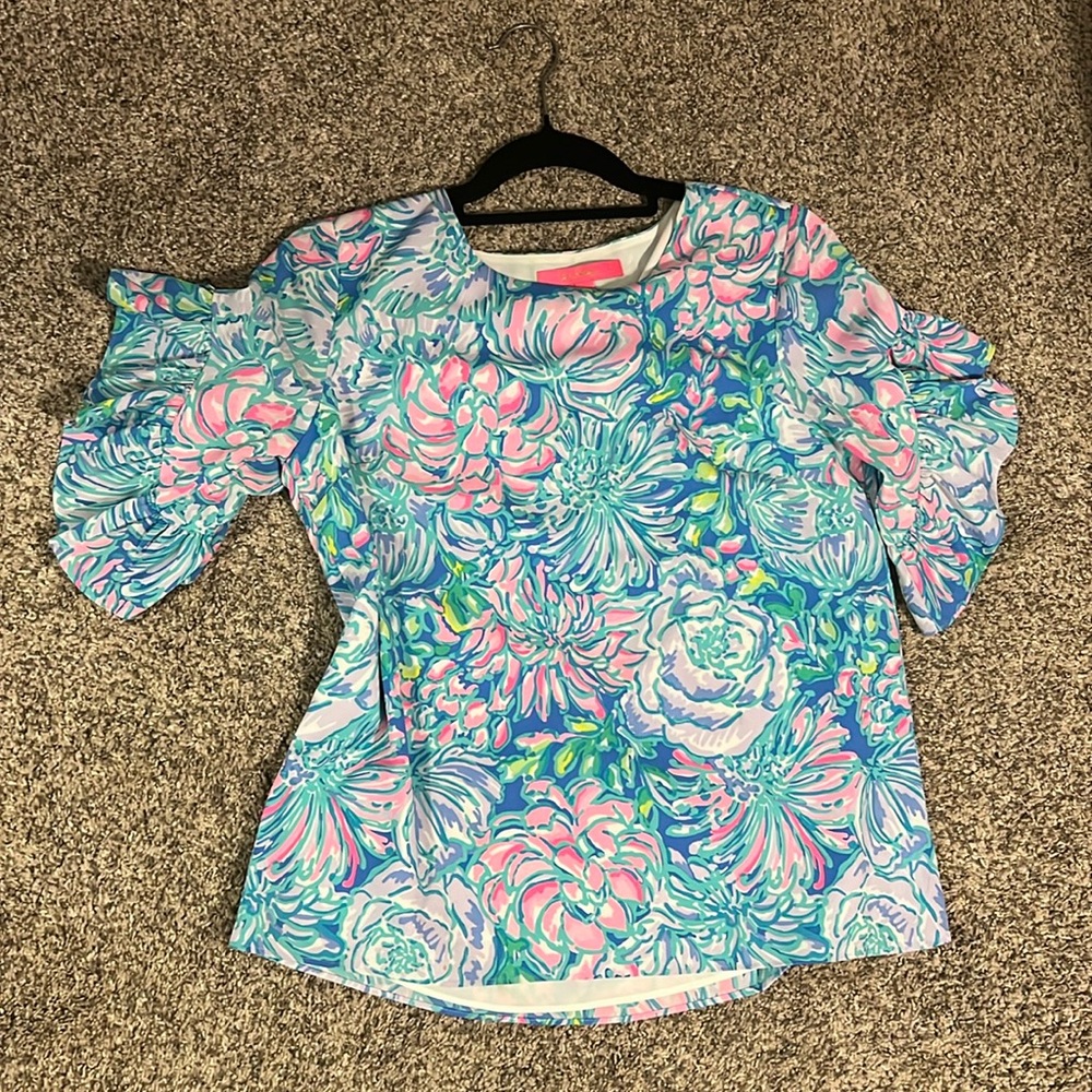 Beautiful flowy top, no flaws, just like new!